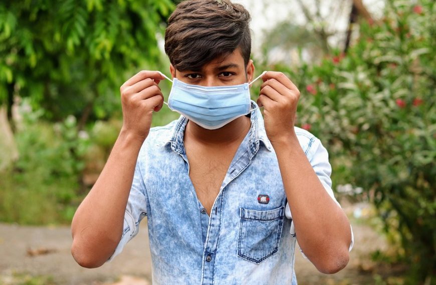 Wearing masks on flights