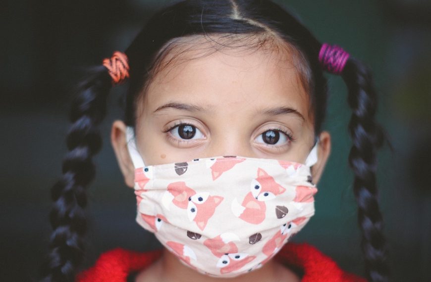 Wearing masks on flights